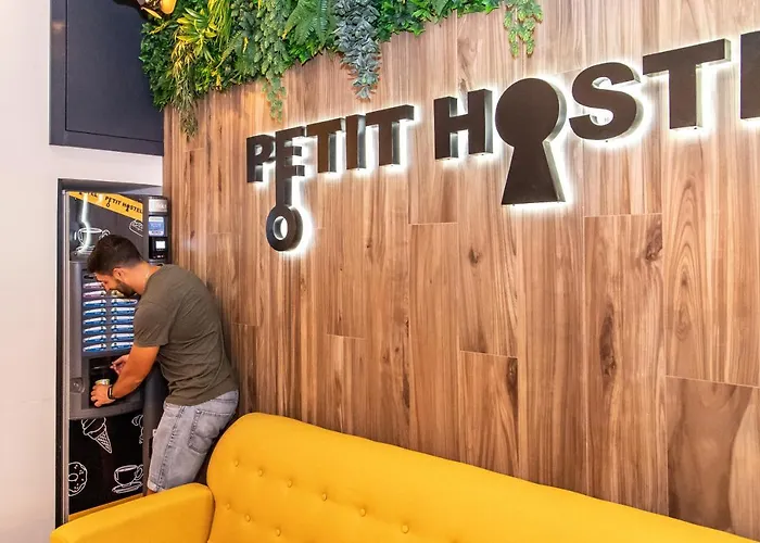 Petit Hostel La Latina (Adults Only)